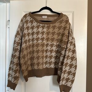 Vestique Tan and Cream Houndstooth Sweater